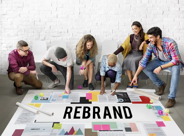 Rebranding en 2024 : guide complet pour réinventer votre marque